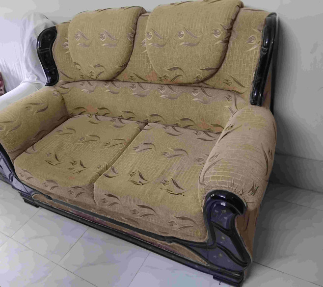 Used Sofa for uegent sell